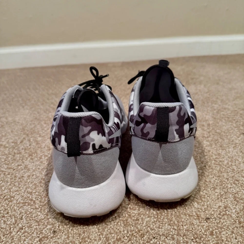 Men's Nike Roshe Running Shoes - Size 13 - Grey Camo - Picture 3 of 6